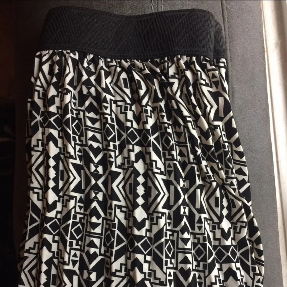 Black and white Aztec Jill Skirt  Lularoe
